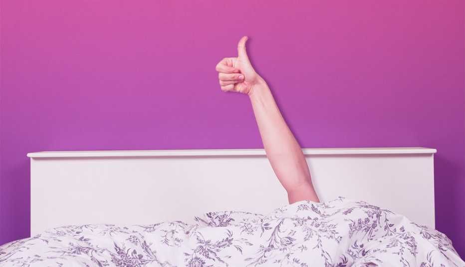 Exploring blowjob while sleeping and spider bites while sleeping